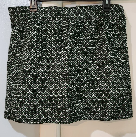 Women's Talbots Green, Black And White Design Skort, Size Large - Picture 4 of 9